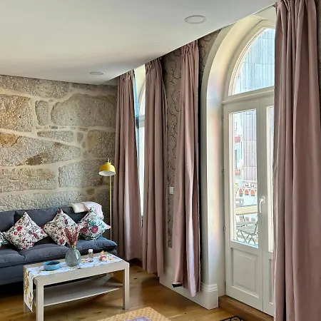 A Balcony And Garden View Apartment Apartmán Porto