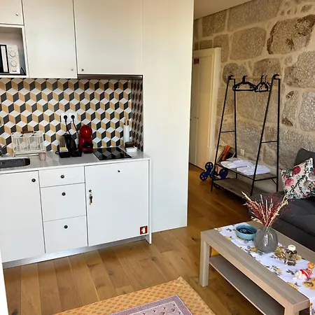 A Balcony And Garden View Apartment Porto